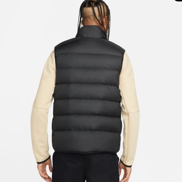 Nike Liverpool FC Windrunner Men’s Down-Fill Vest‎ - Picture 2 of 12